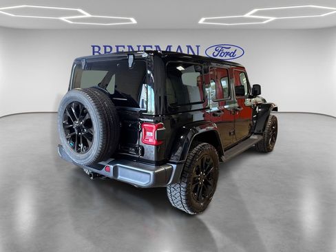 Used 2022 Jeep Wrangler Unlimited Sahara w/ Cold Weather Group AWD/4WD image 5