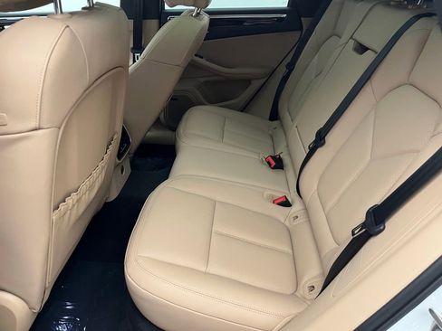 Certified 2025 Porsche Macan image 23