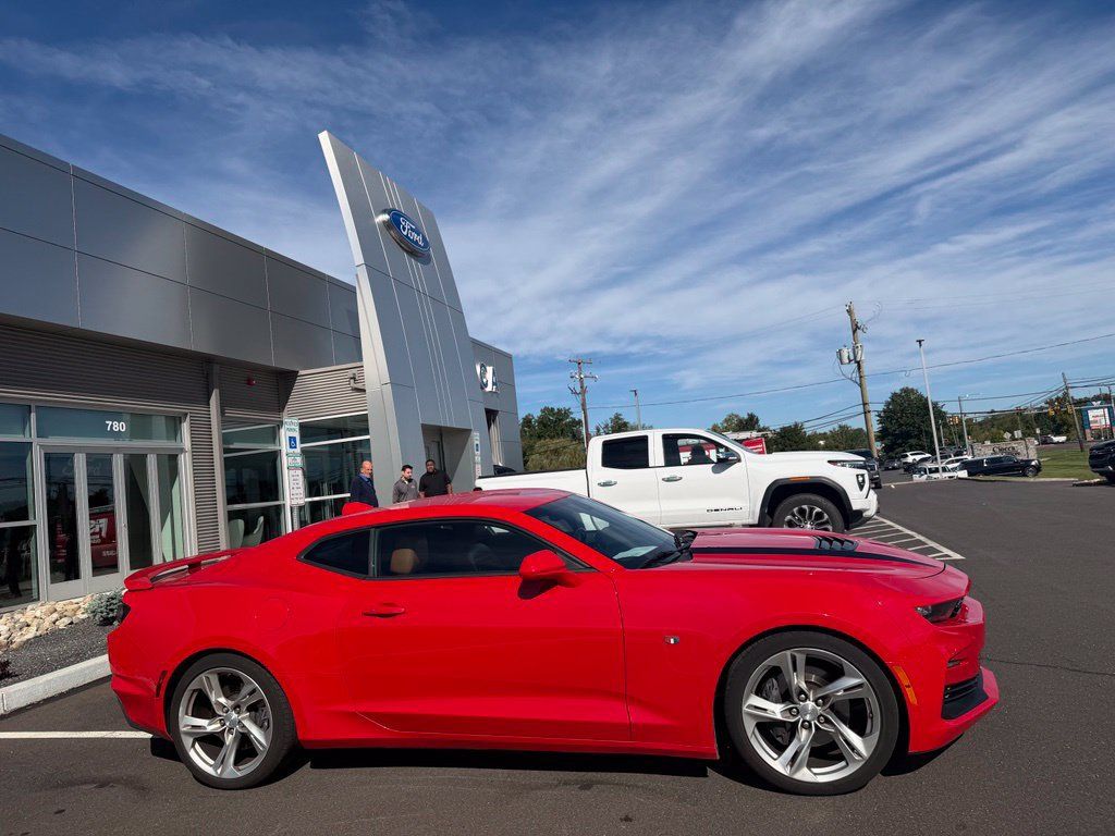 Used 2020 Chevrolet Camaro SS RWD image 5