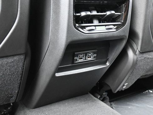 Used 2025 Jeep Grand Cherokee Laredo image 30