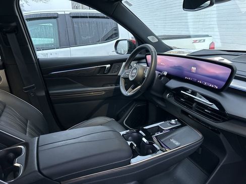 Used 2025 Buick Enclave Avenir image 8