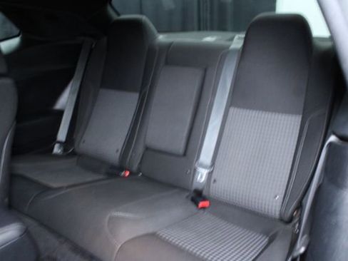 Used 2016 Dodge Challenger SXT image 21