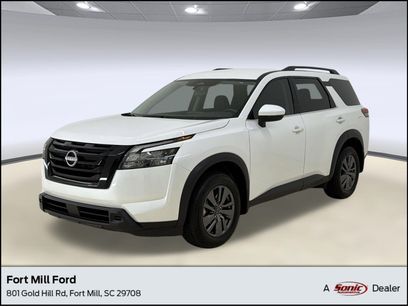 Used 2025 Nissan Pathfinder SV w/ Black Appearance Package