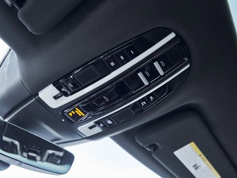 Used 2020 Porsche Panamera 4 image 83