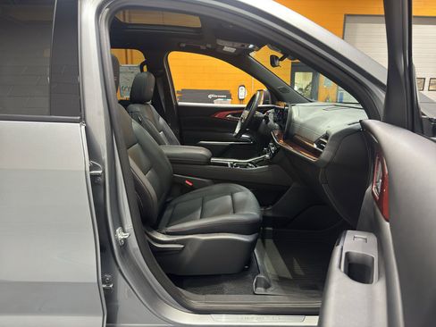 Used 2024 Chevrolet Traverse Z71 w/ Enhanced Driving Package image 21