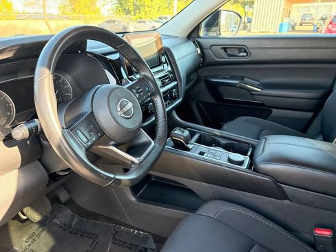 Certified 2025 Nissan Pathfinder SV AWD/4WD image 18