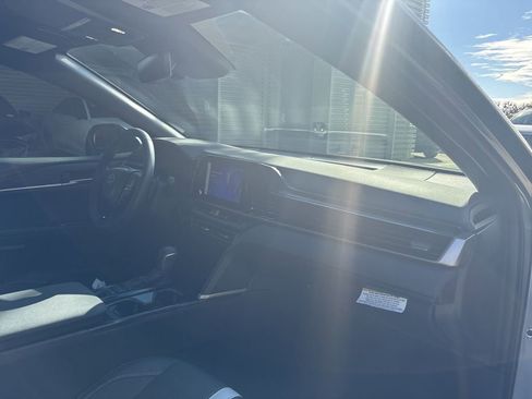 Used 2025 Toyota Camry SE image 15