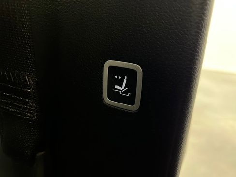 Used 2025 Chrysler Pacifica Limited image 26