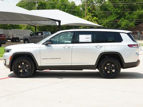 New 2025 Jeep Grand Cherokee L Altitude AWD/4WD image 2