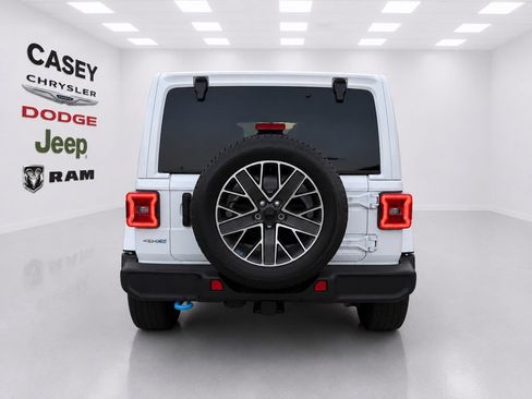 Used 2023 Jeep Wrangler Unlimited Sahara w/ Cold Weather Group AWD/4WD image 13