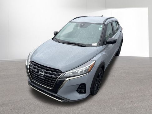 Used 2023 Nissan Kicks SR w/ SR Premium Package FWD image 34