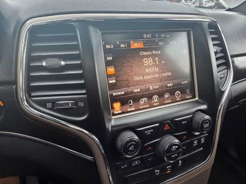 Used 2014 Jeep Grand Cherokee Limited w/ Luxury Group II AWD/4WD image 11