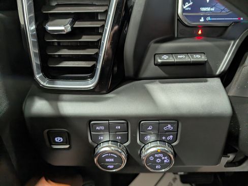 Used 2024 GMC Sierra 3500 Denali Ultimate AWD/4WD image 23