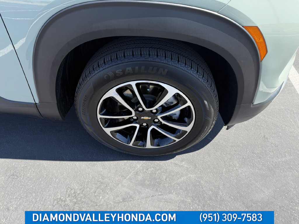 Used 2025 Chevrolet TrailBlazer LT FWD image 25