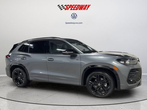 New 2026 Volkswagen Tiguan SE R-Line image 13