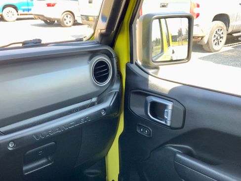 Used 2022 Jeep Wrangler Unlimited Sport AWD/4WD image 31