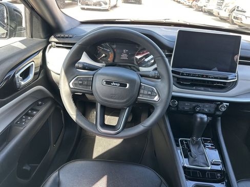 Used 2025 Jeep Compass Limited AWD/4WD image 11