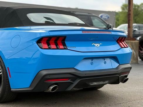 Used 2025 Ford Mustang Premium RWD image 38