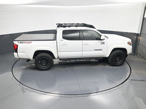 Used 2018 Toyota Tacoma TRD Sport image 36