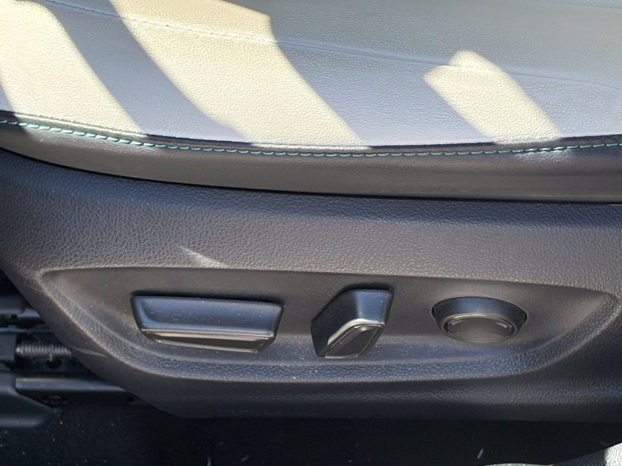 Used 2019 Toyota Prius XLE w/ Carpet Mat Package FWD image 6
