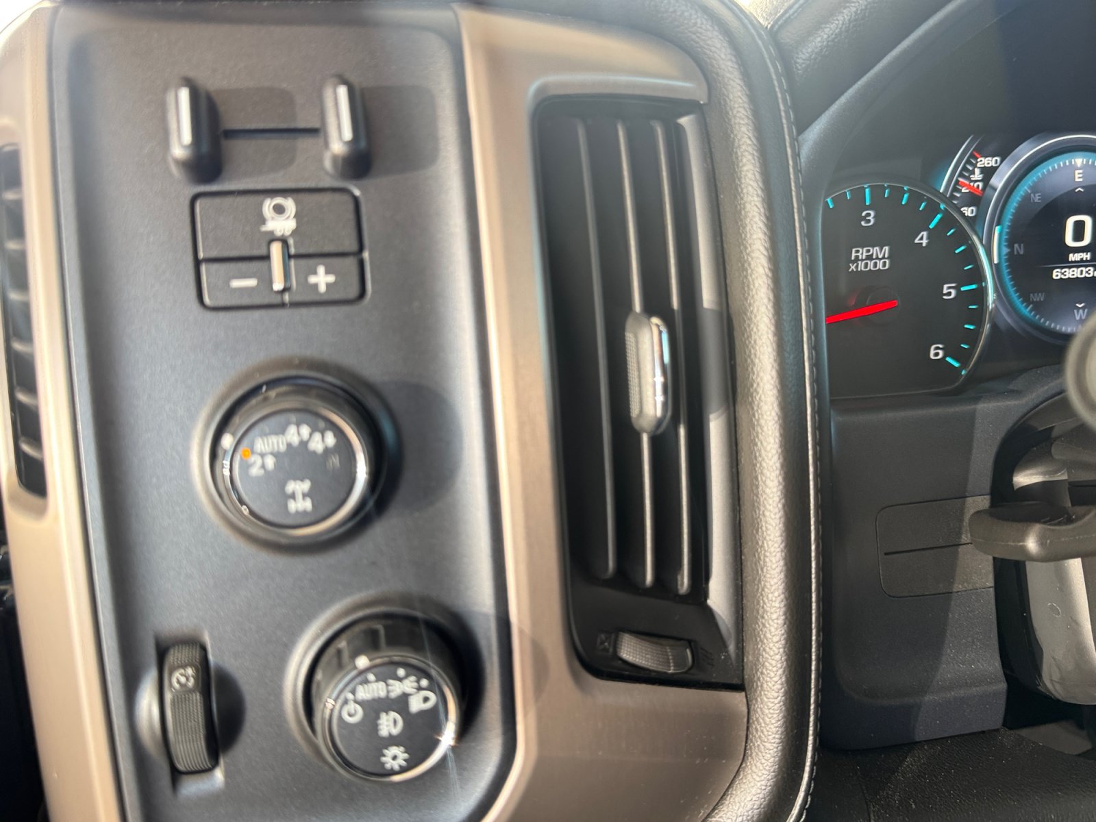 Used 2018 GMC Sierra 1500 Denali w/ Denali Ultimate Package AWD/4WD image 13