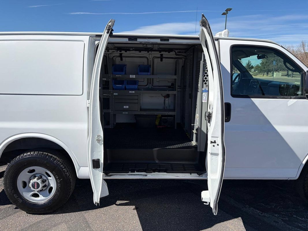 Used 2009 GMC Savana 3500 RWD image 17