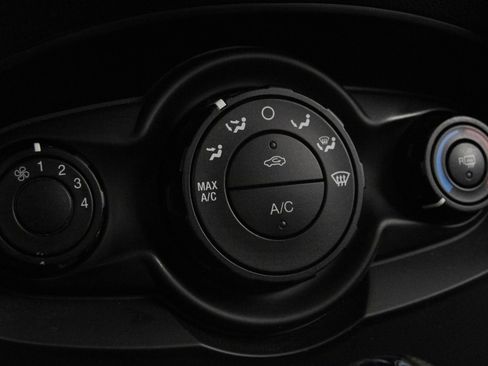 Used 2012 Ford Fiesta SE image 23