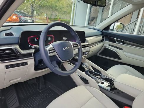 Used 2025 Kia Telluride EX image 11