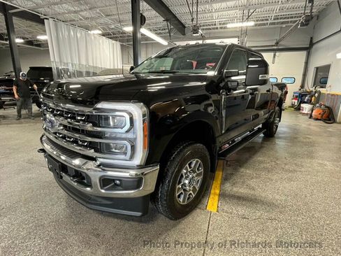 Used 2023 Ford F350 Lariat w/ FX4 Off-Road Package image 11
