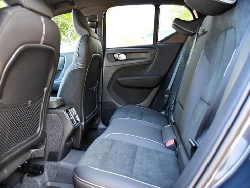 New 2026 Volvo XC40 B5 Ultra w/ Protection Package Premier image 17