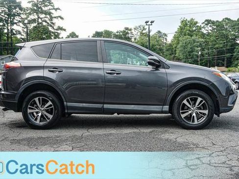 Used 2018 Toyota RAV4 XLE FWD image 9