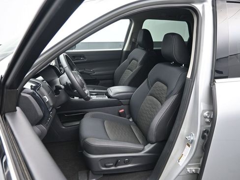 Used 2025 Nissan Pathfinder SV FWD image 20