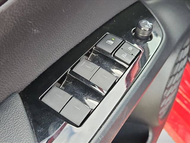 Used 2019 Toyota Prius XLE FWD image 11