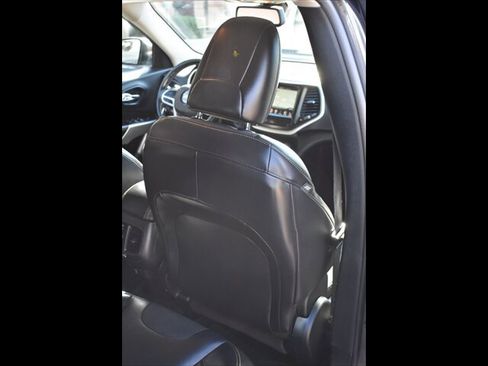 Used 2018 Jeep Cherokee Latitude Plus image 26