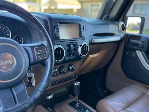 Used 2012 Jeep Wrangler Unlimited Sahara w/ Connectivity Group image 10