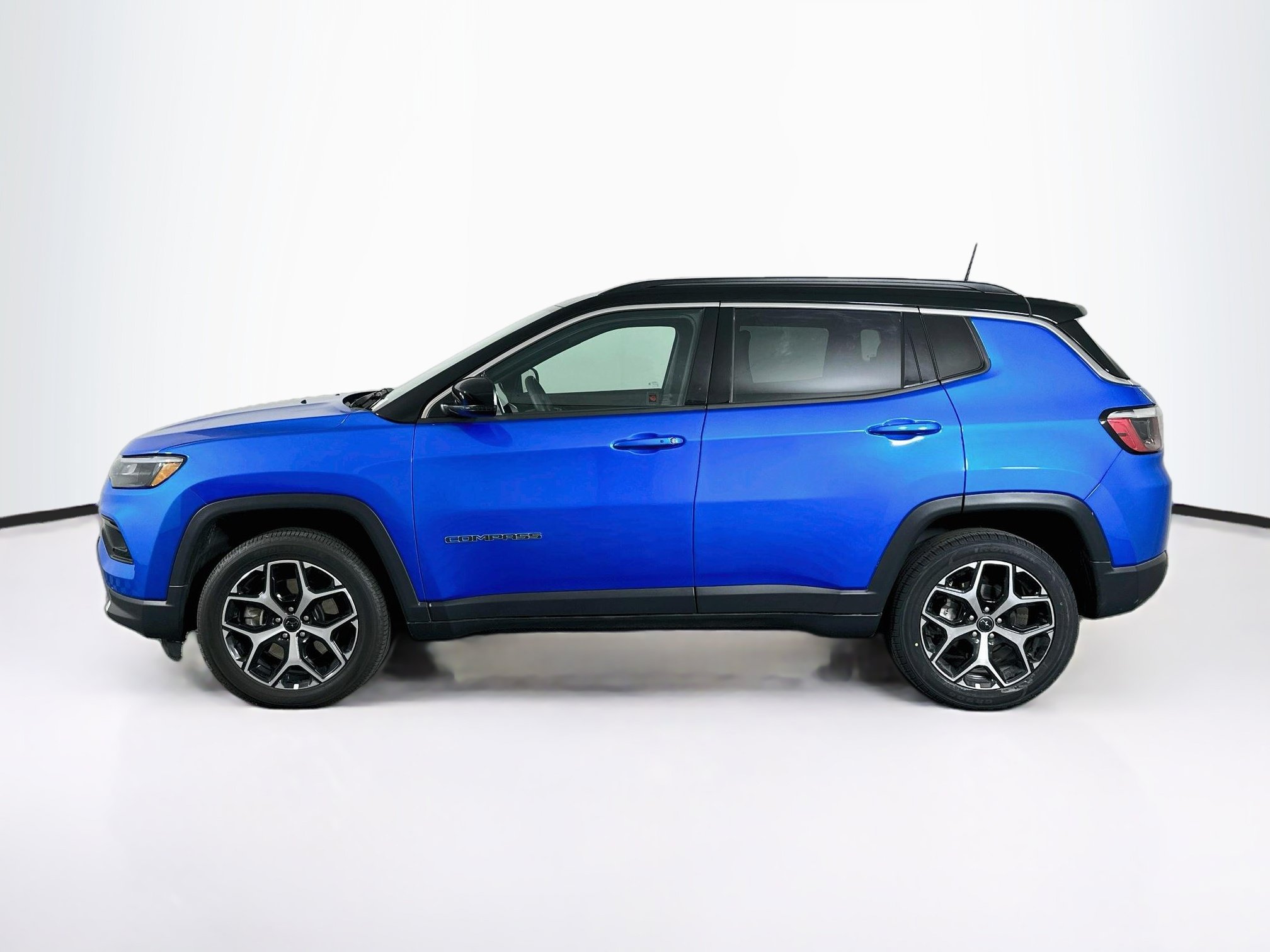 Used 2025 Jeep Compass Limited AWD/4WD image 4
