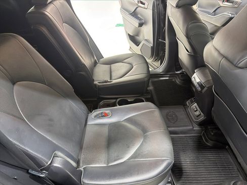 Used 2021 Toyota Highlander Limited image 29