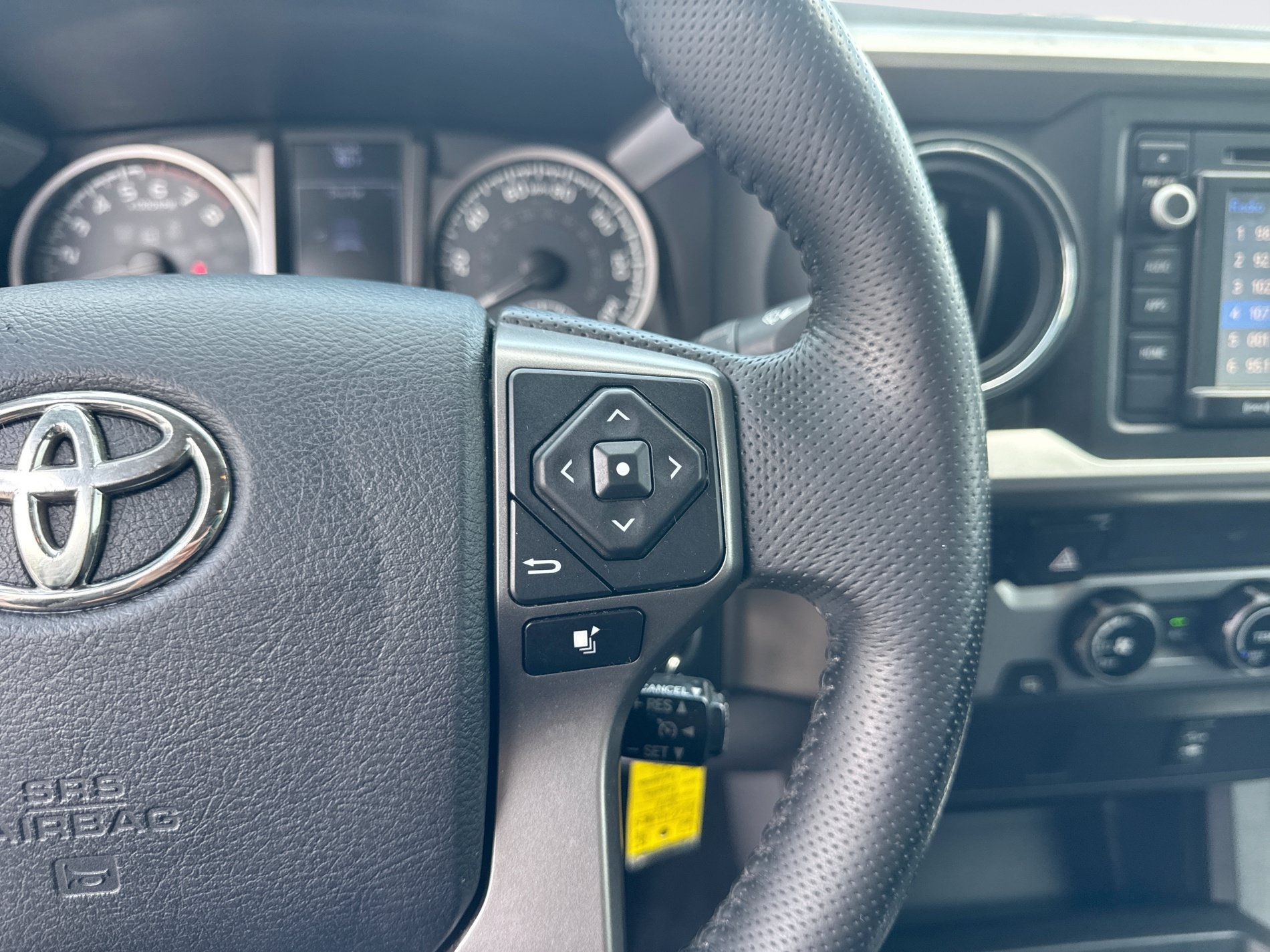 Used 2016 Toyota Tacoma SR5 RWD image 25