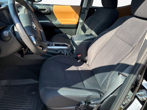 Used 2017 Toyota Tacoma SR5 w/ Tow Package image 11