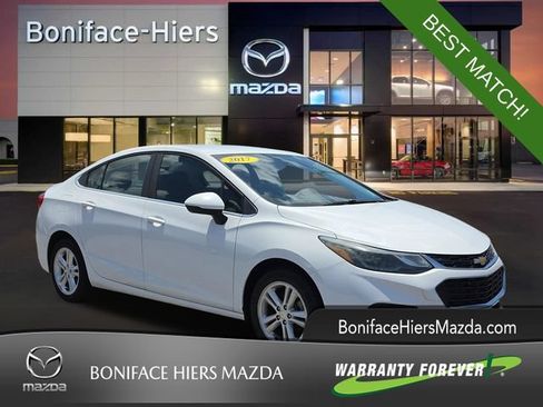 Used 2017 Chevrolet Cruze LT FWD image 1