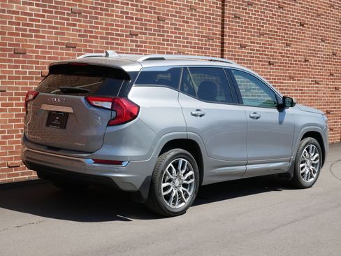 Used 2024 GMC Terrain Denali w/ Denali Premium Package AWD/4WD image 25