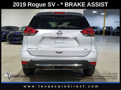 Used 2019 Nissan Rogue SV w/ Premium Package image 11