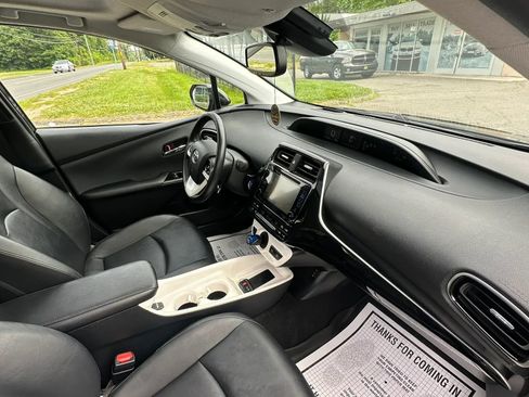 Used 2016 Toyota Prius Four w/ Advanced Technology Package FWD image 30