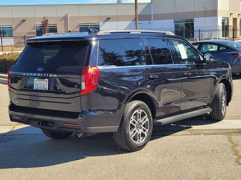 Used 2025 Ford Expedition Active image 4
