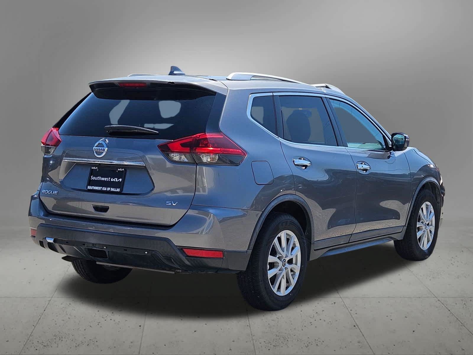 Used 2018 Nissan Rogue SV FWD image 6