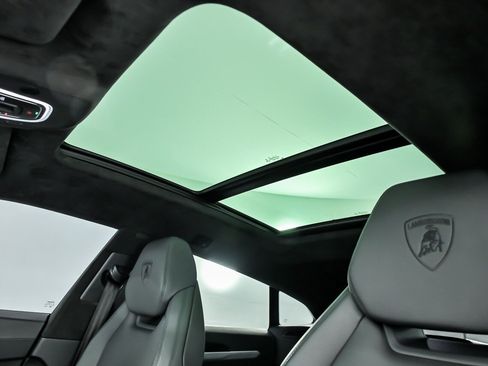 Used 2020 Lamborghini Urus image 24