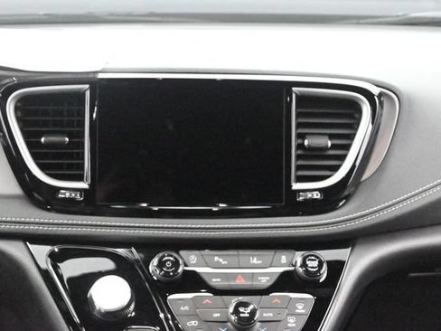 New 2027 Chrysler Pacifica Select w/ Family Tech Group AWD/4WD image 26