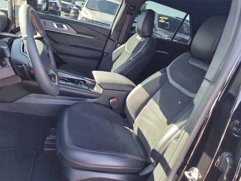 Used 2025 Ford Explorer ST image 19