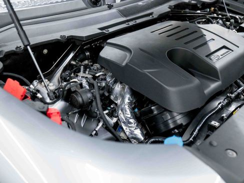 Used 2023 Land Rover Defender 130 SE image 81