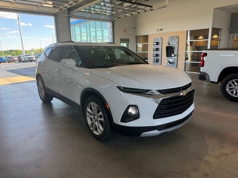 Used 2019 Chevrolet Blazer LT w/ Sun and Wheels Package FWD image 2